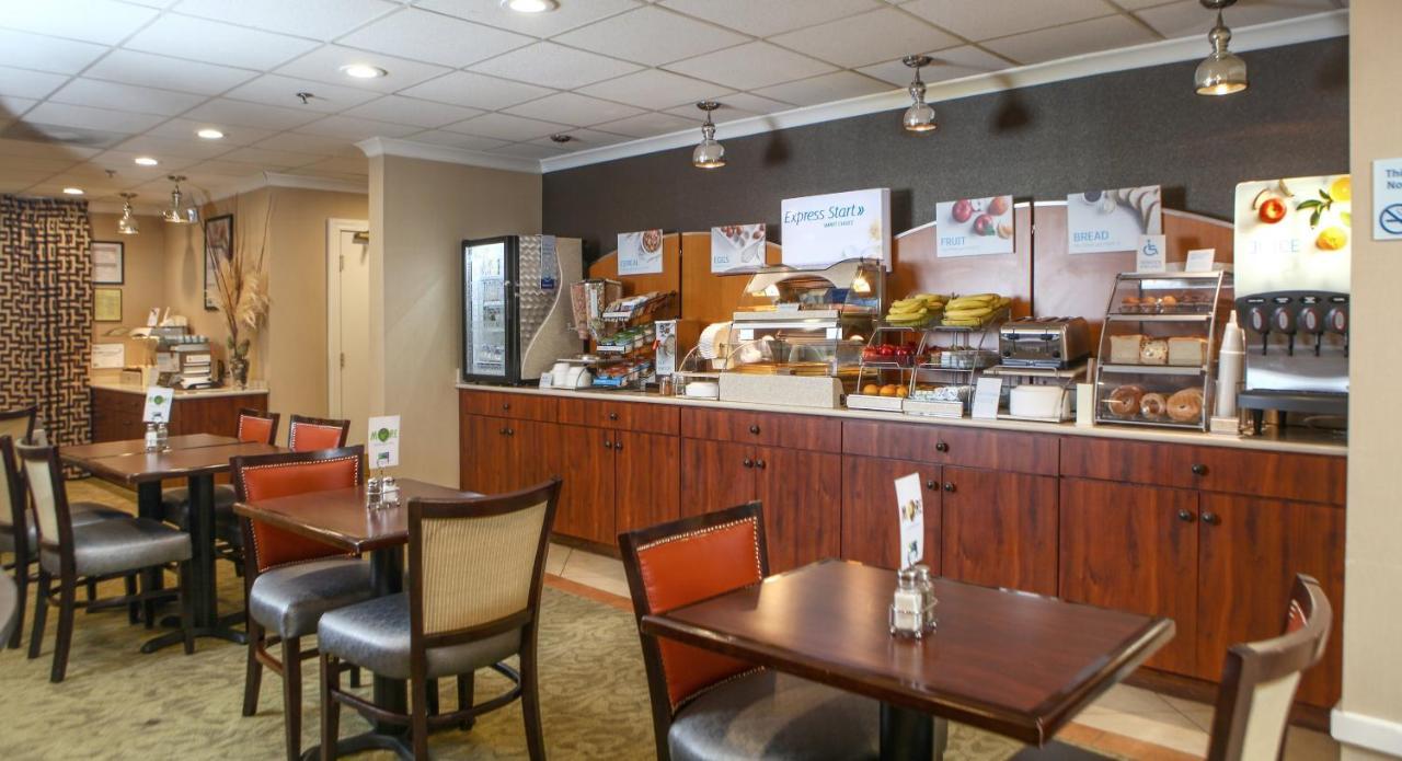 Hotel Express & - Atlanta/emory Area By Ihg 3*